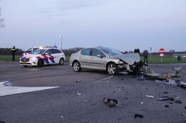 Auto te water na botsing in Hoogkarspel