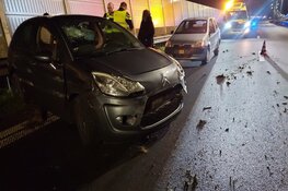 Automobilist tegen vangrail gereden bij Zwaag