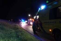 Auto rijdt van dijk in Wervershoof, meerdere gewonden