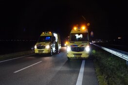 Auto gecrasht in Zwaagdijk-Oost, tenminste twee gewonden