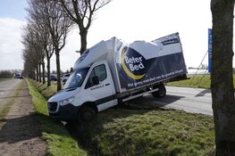 Harde wind: Botsing op N240 bij Zwaagdijk-Oost