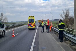 Auto in vangrail op A7 na uitwijkmanoeuvre
