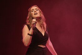 Katell laat harten sneller kloppen voor het Franse lied in Theater Het Pakhuis