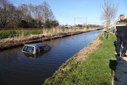 Auto te water gerold in Hoorn