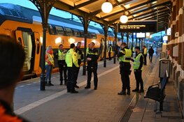 Meerdere hulpdiensten op station Hoorn na melding steekincident