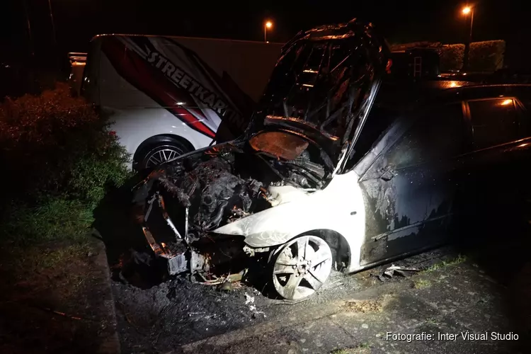 Auto door brand verwoest in Medemblik
