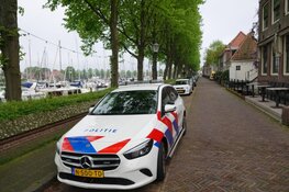 Persoon in water van haven Medemblik aangetroffen