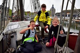 Museum schip Halve Maen verwelkomt de eerste groepen scholieren in Enkhuizen
