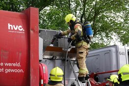 Brand in vuilniswagen van HVC, medewerkers rijden naar brandweerkazerne