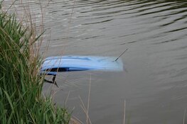 Auto te water gereden in Obdam