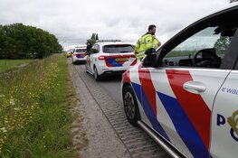 Auto te water gereden in Obdam