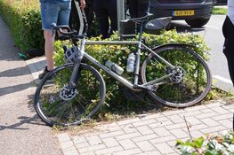 Wielrenner met spoed naar ziekenhuis na ongeval in Zwaag