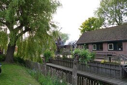 Flinke brand legt schuur in de as in De Weere