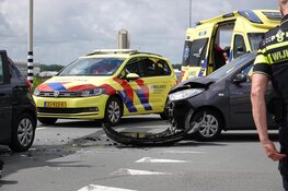 Twee auto&#39;s botsen op N505 in Enkhuizen