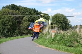 Fietser zwaargewond bij ongeval in Wervershoof, automobilist doorgereden