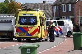 Fietser zwaargewond bij ongeval in Wervershoof, automobilist doorgereden