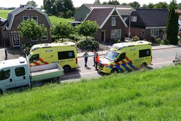 Fietser zwaargewond bij ongeval in Wervershoof, automobilist doorgereden