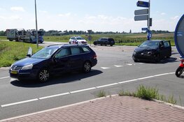 Twee auto's in botsing in Medemblik