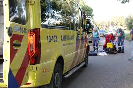 Fietser met spoed naar het ziekenhuis na aanrijding in Enkhuizen
