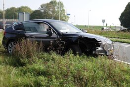 Auto botst met vrachtwagen in Venhuizen