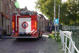 Bestelbus bijna te water in Enkhuizen