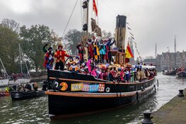 Feestelijke Sinterklaasintocht in Hoornse haven
