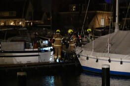 Man gewond bij val uit boot