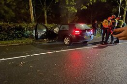 Auto rijdt tegen boom in Grootebroek
