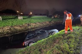 Auto te water in Oosterblokker