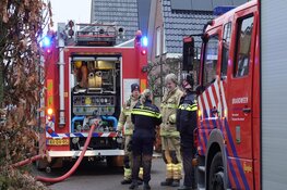 Schuurbrand bij woning in Andijk
