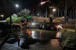 Hoogwater in Hoorn: Visserseiland dreigt te overstromen