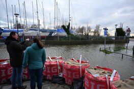 Water onverminderd hoog op Visserseiland