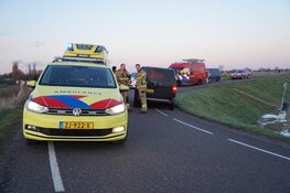 Automobilist rijdt Zuiderdijk af en belandt in ijskoude sloot