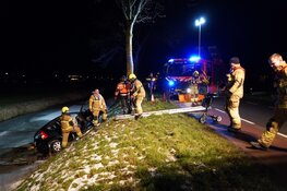 Auto te water in Hoogkarspel, bestuurster gewond