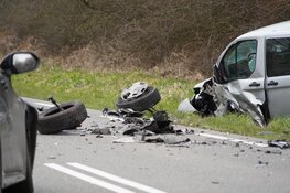 Twee gewonden bij frontale botsing in Hoorn