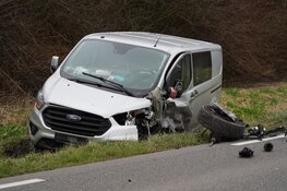 Twee gewonden bij frontale botsing in Hoorn