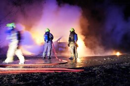 Auto door brand verwoest op parkeerplaats Het Streekbos