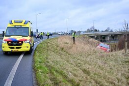 Automobilist van de weg geraakt