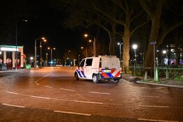 Flinke vechtpartij tussen jongeren op Veemarkt, politie aanwezig bij ziekenhuis in Hoorn,