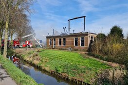 Brand in stolpboerderij in Zuidermeer