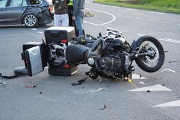 Botsing tussen auto en motor in Wijdenes