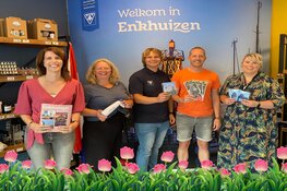 VVV Enkhuizen zet de bloemetjes buiten