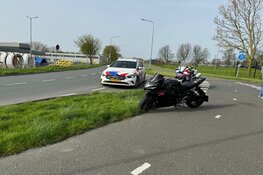 Motorrijder vliegt uit de bocht in Enkhuizen