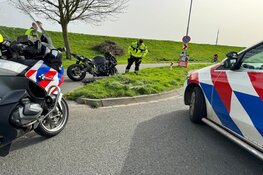 Motorrijder vliegt uit de bocht in Enkhuizen