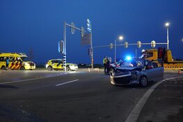 Botsing tussen twee auto's in Zwaagdijk