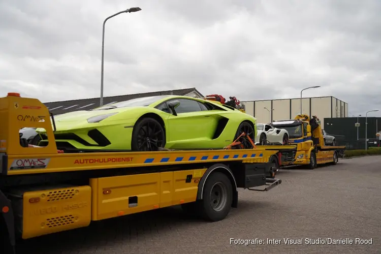 FIOD doet inval bij autobedrijven in Blokker, meerdere auto's in beslag genomen. Mogelijk verband met inval in Heerhugowaard