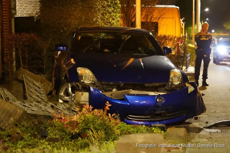 Auto in voortuin bij ongeluk in Wervershoof