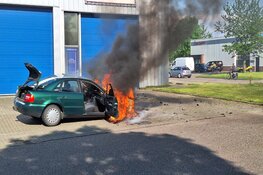 Auto door brand verwoest in Zwaagdijk-Oost
