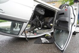 Auto over de kop in Wervershoof