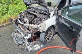 Auto in brand aan Oostergouw in Zwaag